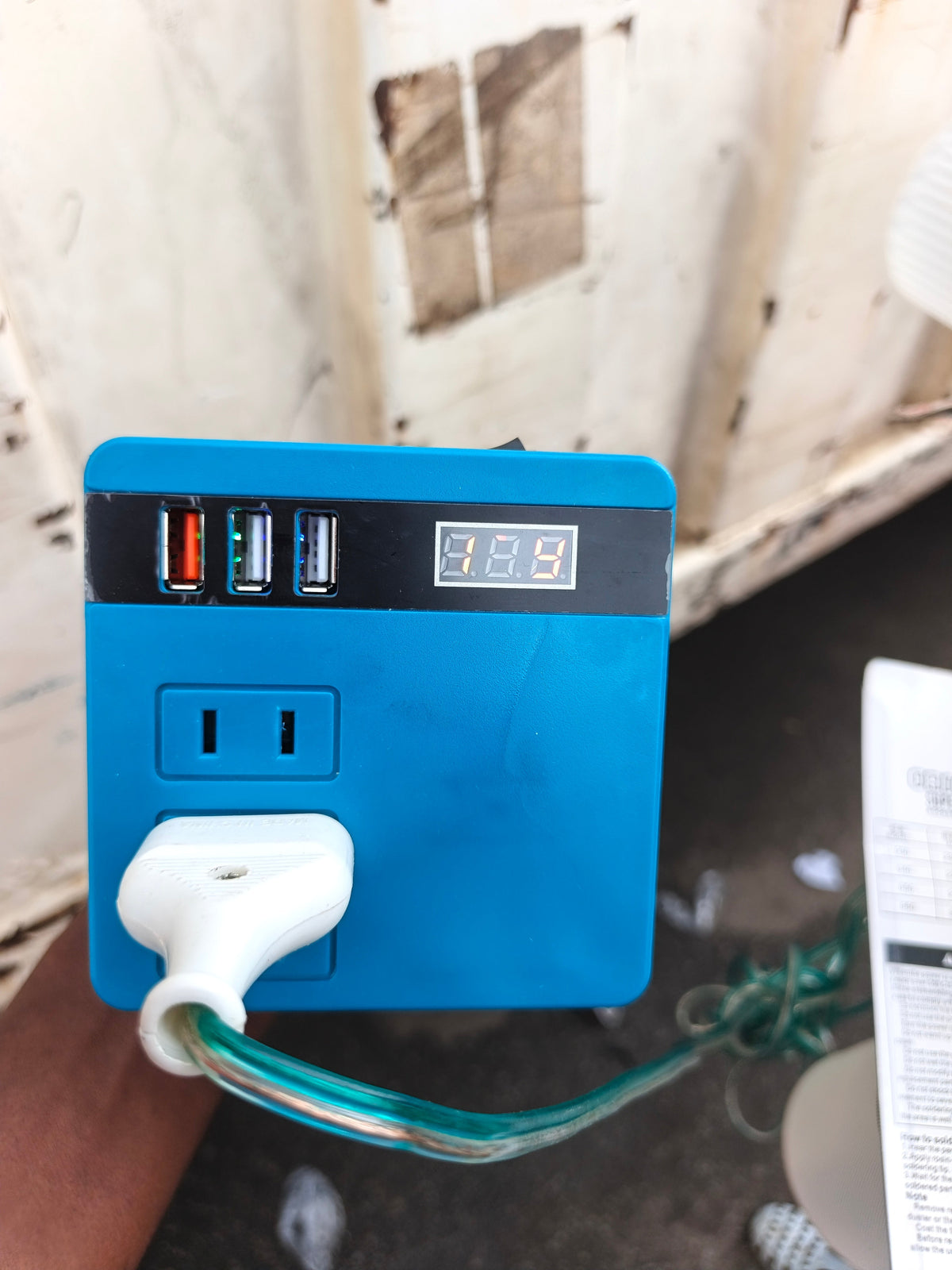 Onduleur Intelligent sur Batterie Lithium – 120W / 220V