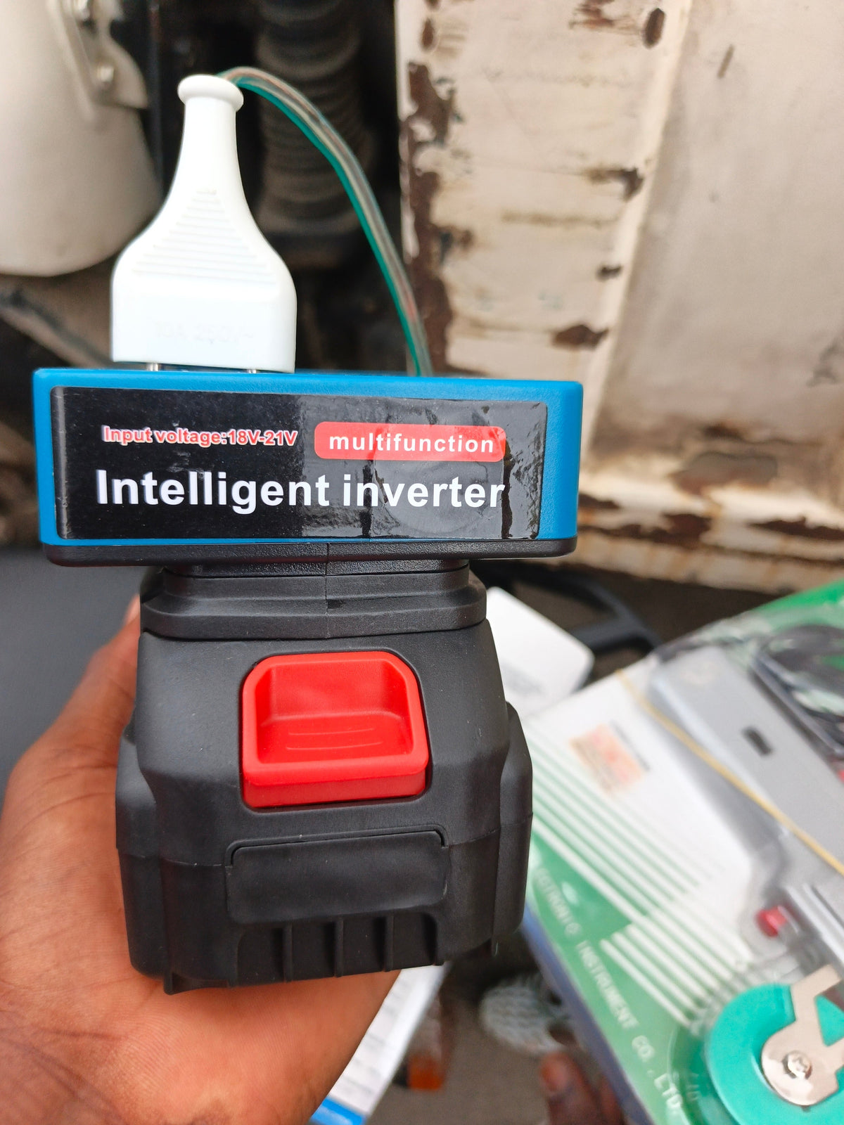 Onduleur Intelligent sur Batterie Lithium – 120W / 220V